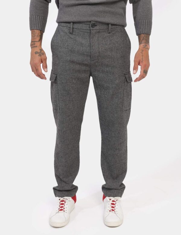 Pantaloni cargo Guess Grigio - L’articolo appartiene al campionario esclusivo di stagione: pezzo unicoCod. art. M4BB45WGGP0