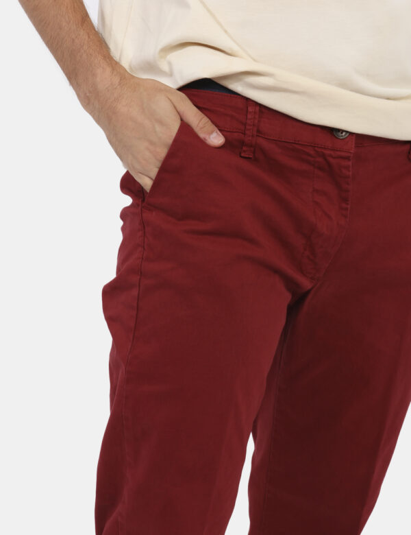 Pantaloni Concept83 Bordeaux - Pantaloni in cotone ed in total bordeaux con tasche a taglio trasversale e fake tasche sul re