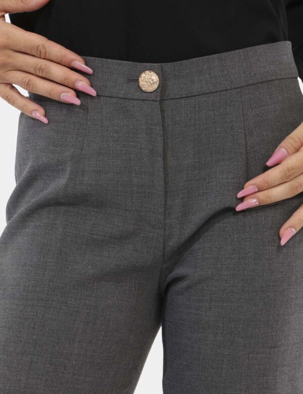 Pantaloni Yes Zee Grigio - Pantaloni morbidi eleganti in total grigio antracite. La vestibilità è morbida e pratica grazie a