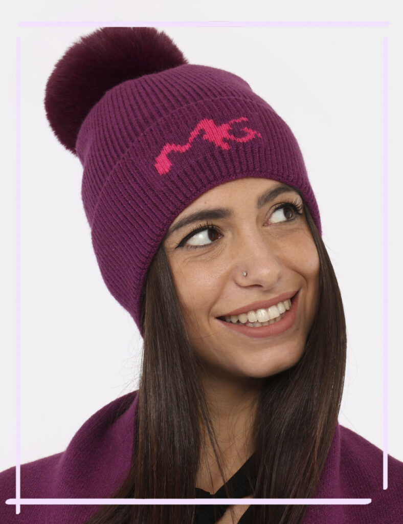 Cappello Manila Grace Viola - L’articolo appartiene al campionario esclusivo di stagione: pezzo unicoCod. art. Q218VU A CVVi