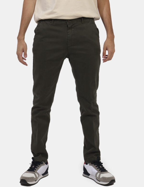 Pantaloni Concept83 Verde - Pantaloni in cotone simil jeans in total verde militare. Presenti tasche a taglio trasversale e