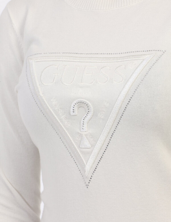 Maglione Guess Bianco - Maglione leggero con girocollo classico in total bianco. Presente logo brand ricamato in tono su ton