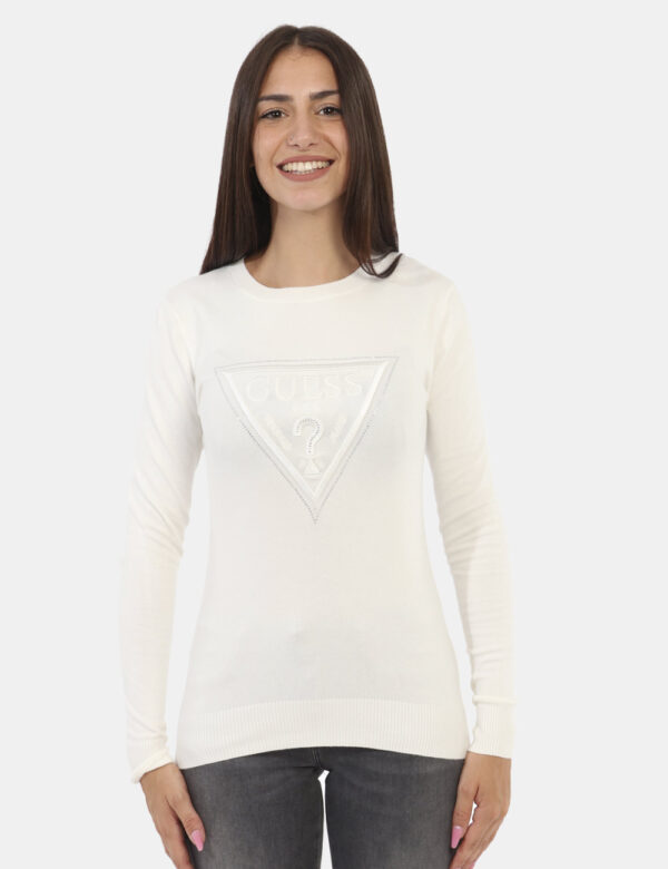 Maglione Guess Bianco - Maglione leggero con girocollo classico in total bianco. Presente logo brand ricamato in tono su ton