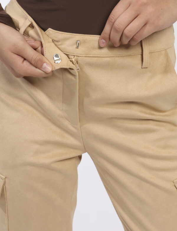 Pantaloni Guess Beige - L’articolo appartiene al campionario esclusivo di stagione: pezzo unicoCod. art. W4YB08WE0L0 GS CVVi