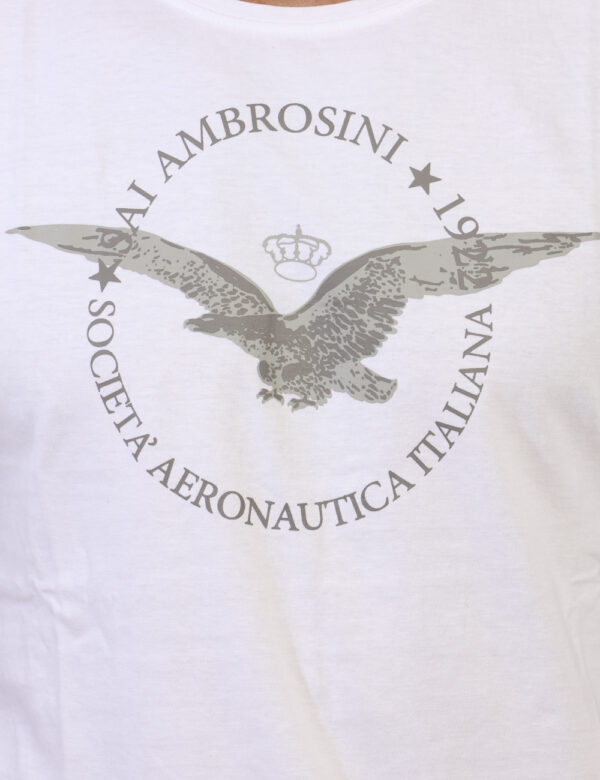 T-shirt Aeronautica Italiana Verde - T-shirt classica in total verde militare con piccolo logo stampato ad altezza cuore. La