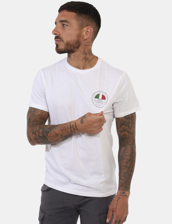 T-shirt Aeronautica Italiana Bianco - T-shirt classica in total bianco con piccolologo stampato ad altezza cuore. La vestibi