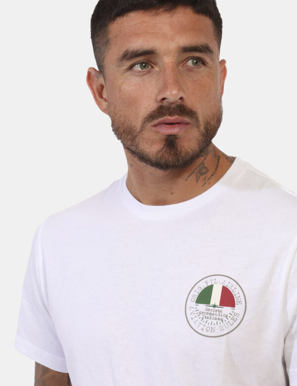 T-shirt Aeronautica Italiana Bianco - T-shirt classica in total bianco con piccolologo stampato ad altezza cuore. La vestibi