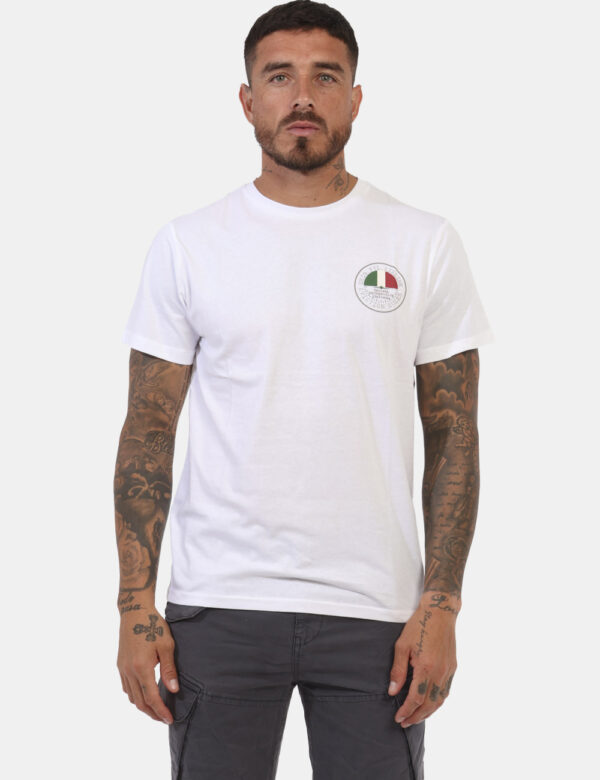 T-shirt Aeronautica Italiana Bianco - T-shirt classica in total bianco con piccolologo stampato ad altezza cuore. La vestibi