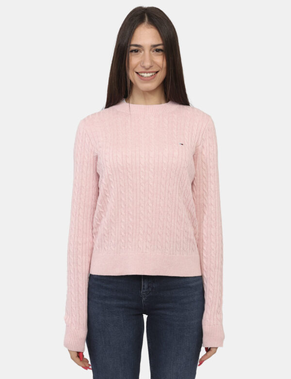 Maglione Tommy Hilfiger Rosa - Maglione in total rosa con trama intrecciata. La vestibilità è morbida e regolare. Il maglion