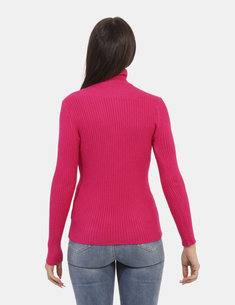 Maglione Ake Fucsia - Maglione dolcevita a costina in total fucsia. La vestibilità è morbida e regolare. Il maglione è adatt