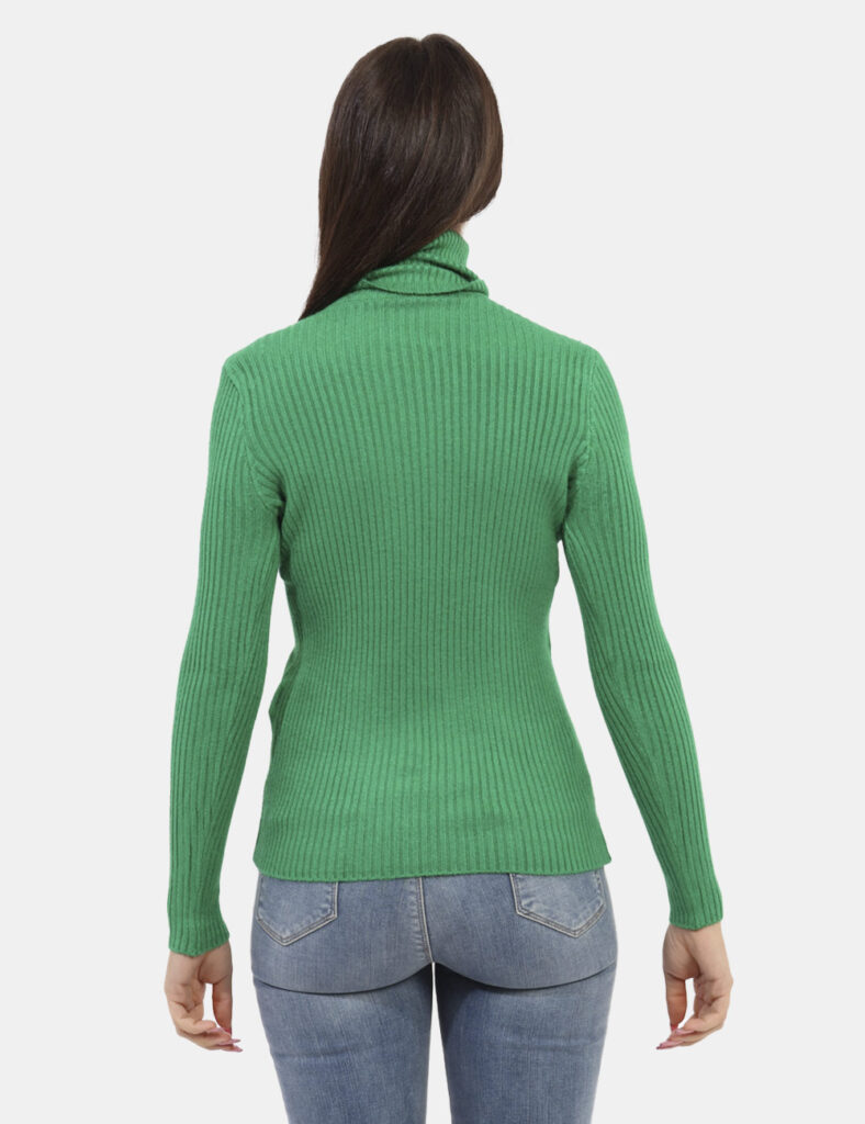 Maglione Ake Verde - Maglione dolcevita a costina in total verde. La vestibilità è morbida e regolare. Il maglione è adatto