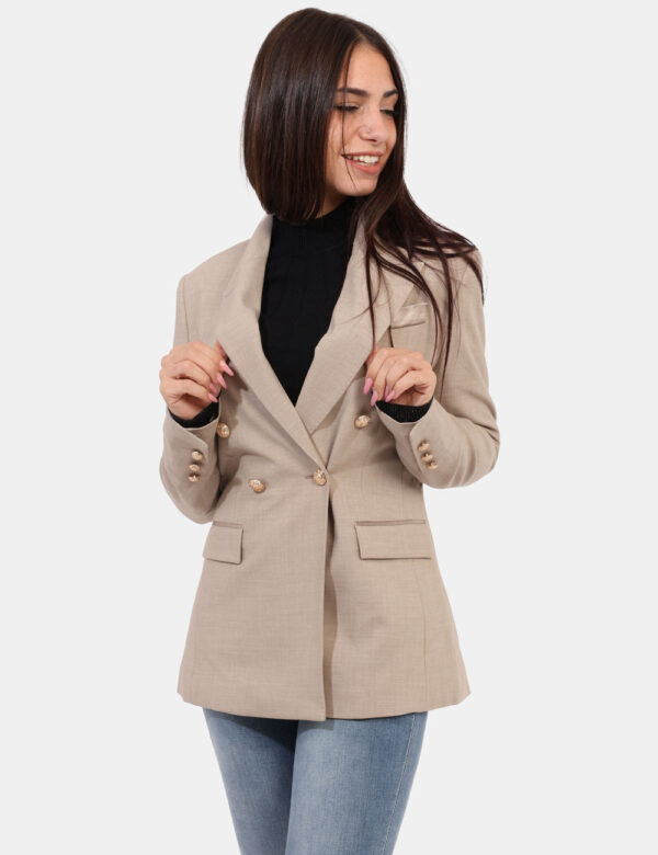 Blazer Yes Zee Beige - Blazer elegante con revers classici e abbottonatura con bottoni dorati, che aggiungono un tocco sofis