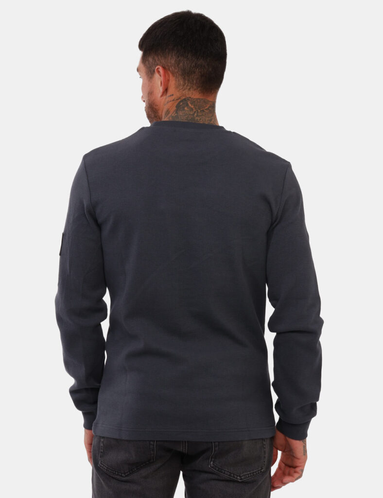 Maglia Calvin Klein Grigio - Maglia uomo in total grigio con trama lavorata e girocollo classico. La vestibilità è morbida e