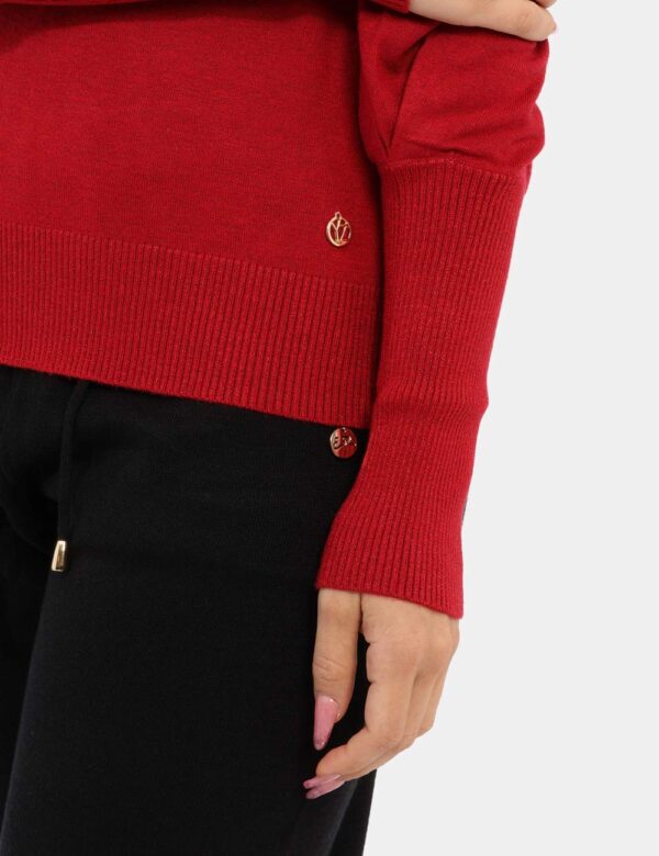 Maglione Yes Zee Rosso - Maglione in rosso con mezzo collo a coste. Le scanalature simili a pence donano definizione alla si