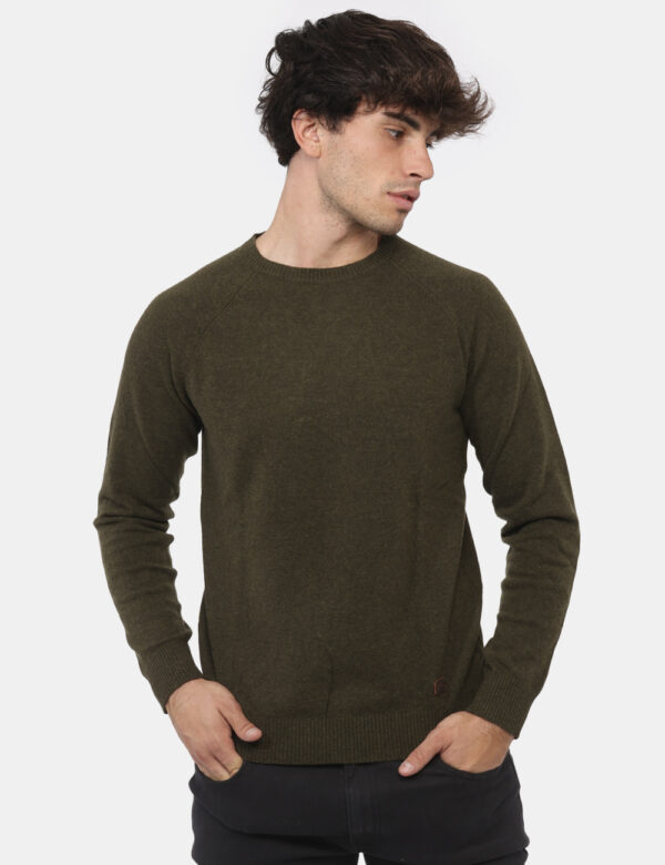 Maglione Yes Zee Verde - Maglione classico in misto lana con maniche raglan ed in total verde militare. La vestibilità è mor