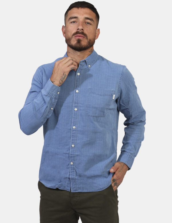 Camicia Pepe Jeans Jeans - Camicia in denim chiaro con classico collo bottondown. Un capo versatile che unisce lo stile casu