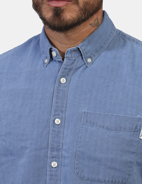 Camicia Pepe Jeans Jeans - Camicia in denim chiaro con classico collo bottondown. Un capo versatile che unisce lo stile casu