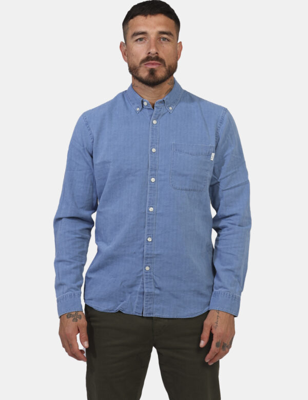 Camicia Pepe Jeans Jeans - Camicia in denim chiaro con classico collo bottondown. Un capo versatile che unisce lo stile casu