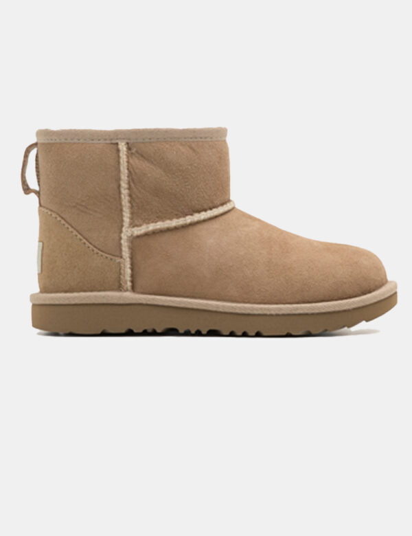 Stivaletti Ugg Marrone - Stivaletti bassi e morbidi in tessuto scamosciato total marrone. Presente interno in fake fur che