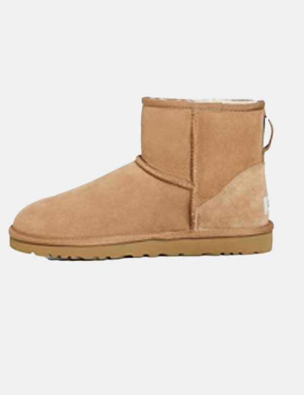 Stivaletti Ugg Marrone - Stivaletti bassi e morbidi in tessuto scamosciato total marrone. Presente interno in fake fur che