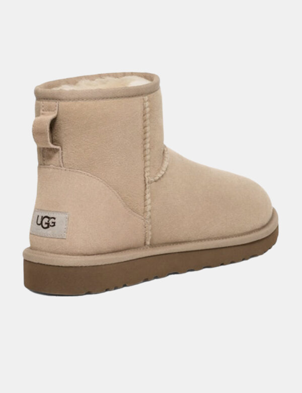 Stivaletti Ugg Beige - Stivaletti bassi e morbidi in tessuto scamosciato total beige. Presente interno in fake fur che gara