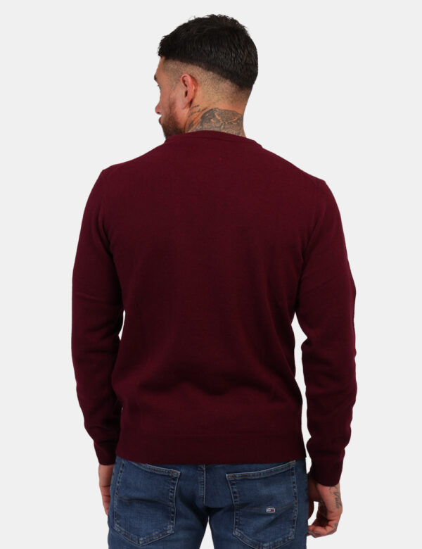 Maglione Gant Bordeaux - Maglione con girocollo classico in total bordeaux con piccolo logo ad altezza cuore. La vestibilità