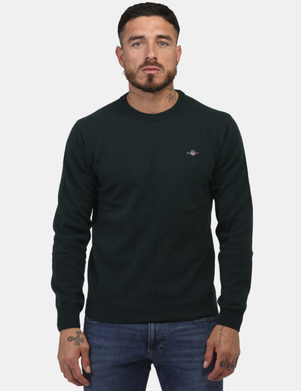 Maglione Gant Verde - Maglione con girocollo classico in total verde scuro con piccolo logo ad altezza cuore. La vestibilità