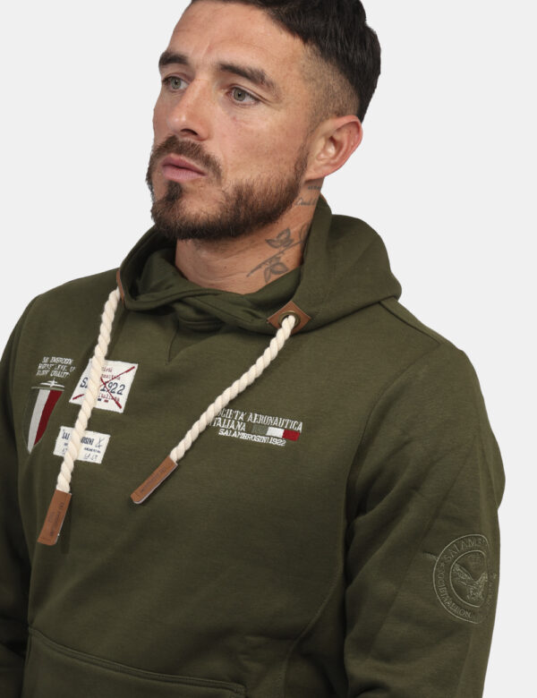 Felpa Aeronautica Italiana Verde - Felpa in total verde con cappuccio e con vari patch in tinta coordinata che richiamano il