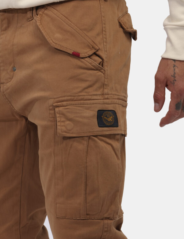 Pantalone Aeronautica Italiana Marrone - Pantaloni cargo in total marrone testa di moro. Presenti tasche a taglio trasversal