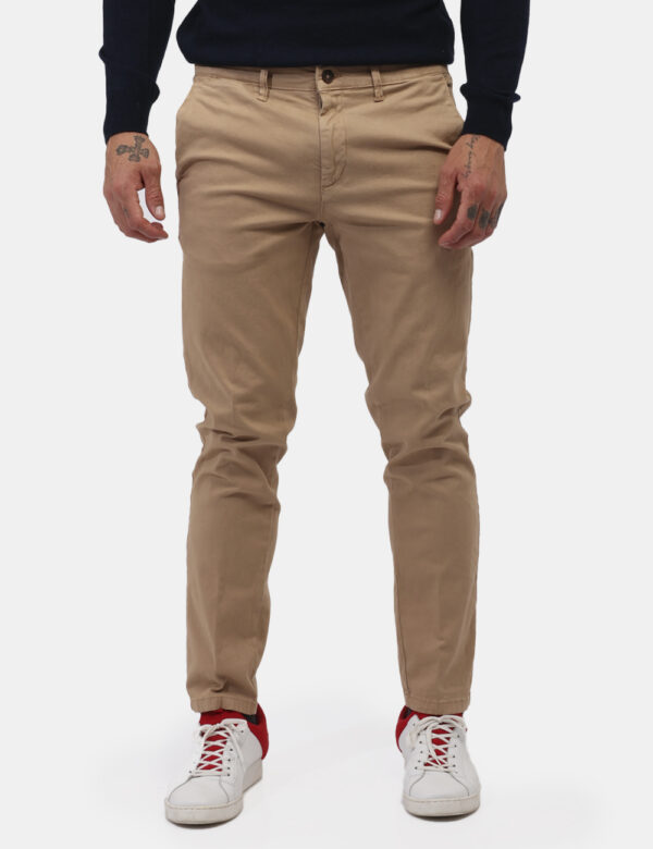 Pantaloni Concept83 Beige - Pantaloni in total beige con tasche a taglio trasversale sul fronte e tasche a fessura con botto