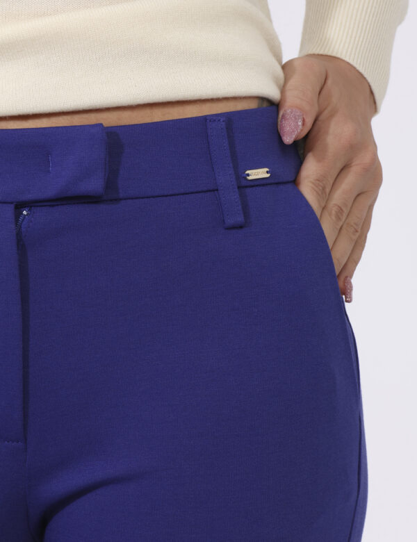 Pantalone Fracomina Blu - Pantaloni stretti eleganti in total blu elettrico con tasche a taglio trasversale. La vestibilità