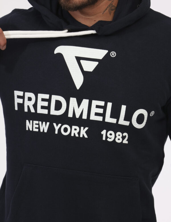 Felpa Fred Mello Blu - Felpa classica con cappuccio in total blu navy con stampa grande logo brand bianco. Presente anche ta