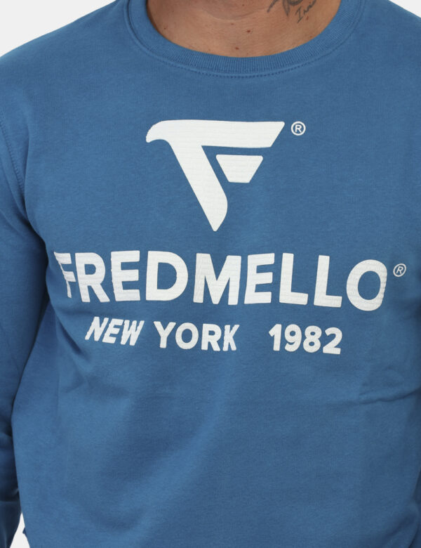 Felpa Fred Mello Azzurro - Felpa con girocollo in total bluette con stampa grande logo brand bianco. La vestibilità è morbid