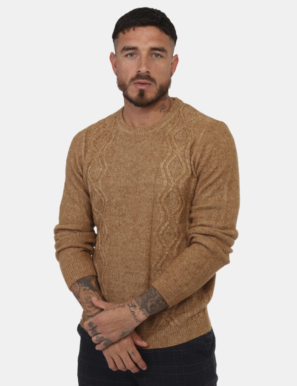 Maglione Fred Mello Beige - Maglione con girocollo classico e trama intrecciata in total beige. La vestibilità è morbida e r