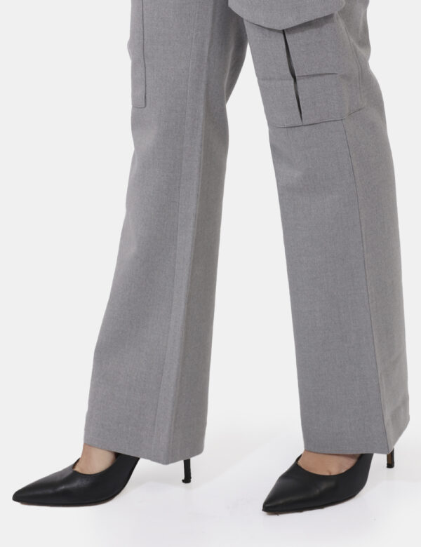 Pantaloni Fracomina Grigio - Pantaloni larghi semieleganti in total grigio chiaro con tasche a taglio trasversale sul fronte