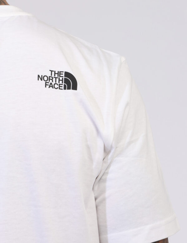 T-shirt The North Face Bianco - T-shirt classica in total bianco con logo brand frontale. La vestibilità è morbida e regolar