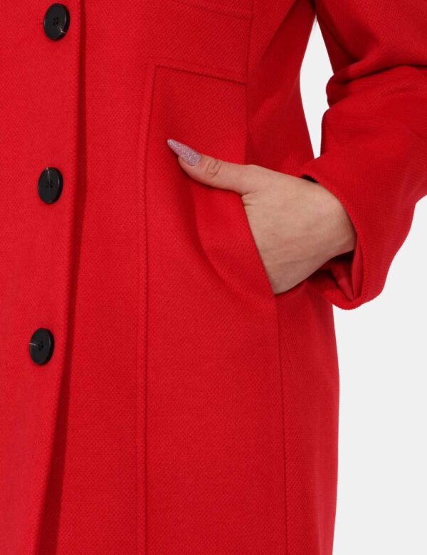 Cappotto Sandro Ferrone Rosso - Cappotto classico in total rosso con scollo alla coreana e cuciture evidenziate. Presenti ta