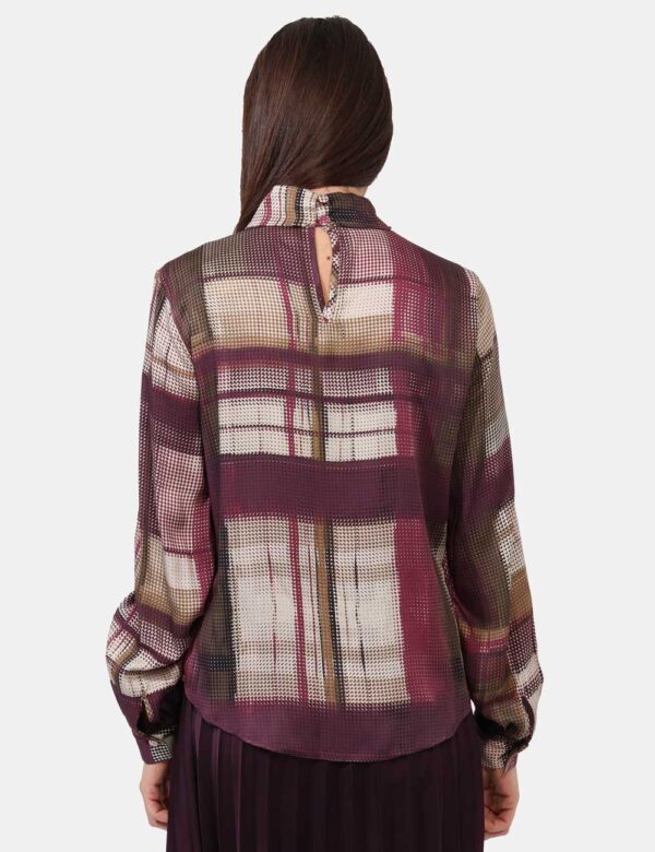 Blusa Sandro Ferrone Bordeaux - Blusa a maniche lunghe in fantasia tendente al bordeaux. Presente scollo a V con girocollo p