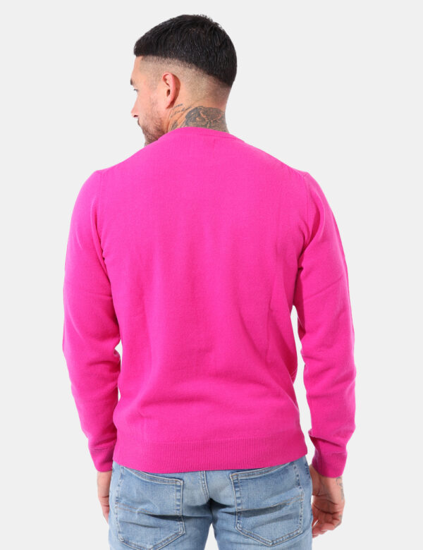 Maglione Gant Fucsia - Maglione in lana con girocollo classico ed in total fucsia. Presente patch logo brand ad altezza cuor