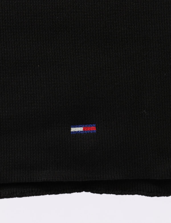 Cofanetto regalo Tommy Hilfiger Nero - Cofanetto regalo composto da sciarpa e cappello in total nero con logo brand ricamato