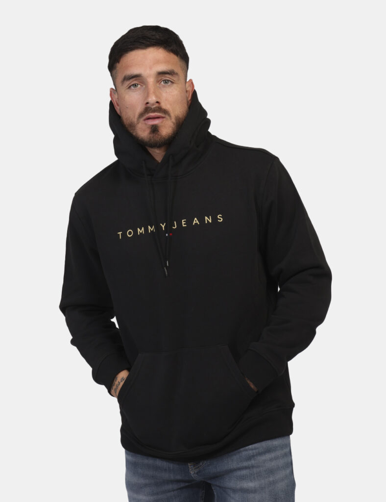 Felpa Tommy Hilfiger Nero - Felpa classica con cappuccio in total nero con logo brand ricamato in oro. Presente tascone a ca