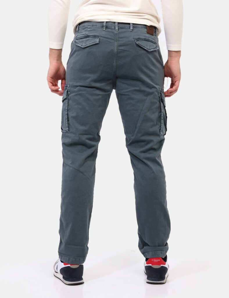 Pantaloni Concept83 Grigio - Pantaloni cargo in total grigio con tasche a taglio trasversale sul fronte e tasche a fessura c