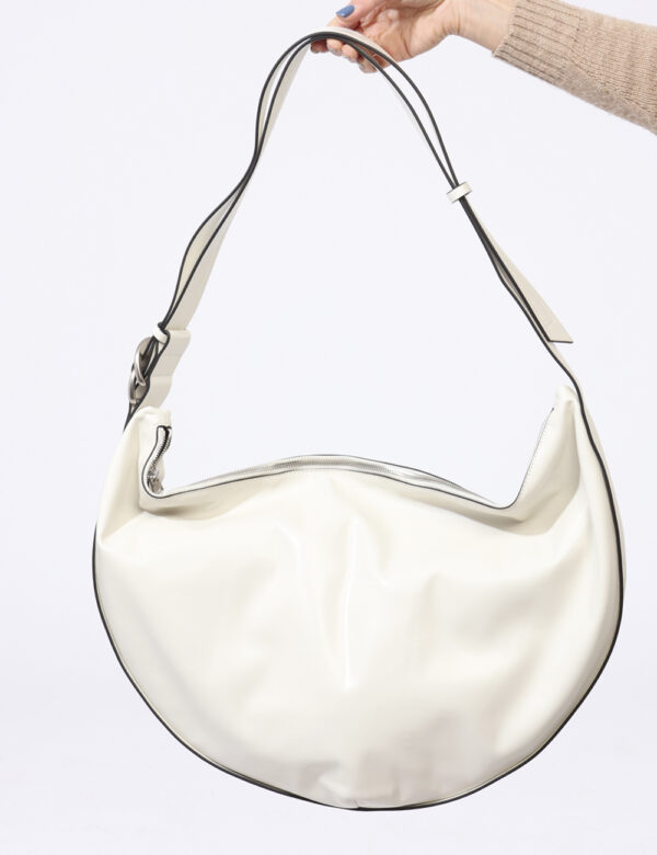 Borsa Calvin Klein Panna - Borsa a tracolla di grandi dimensioni a forma di mezzaluna in total bianco panna. L'interno è cap