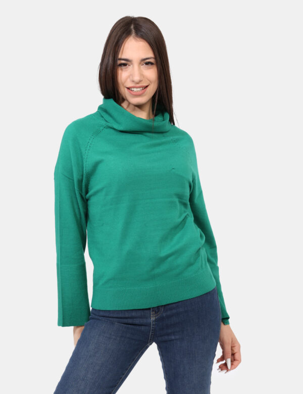 Maglione Rue De Clerie Verde - Maglione con scollo a barchetta morbido, in total verde smeraldo con maniche raglan. La vesti