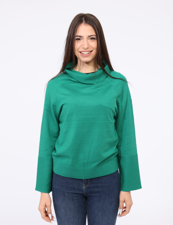 Maglione Rue De Clerie Verde - Maglione con scollo a barchetta morbido, in total verde smeraldo con maniche raglan. La vesti