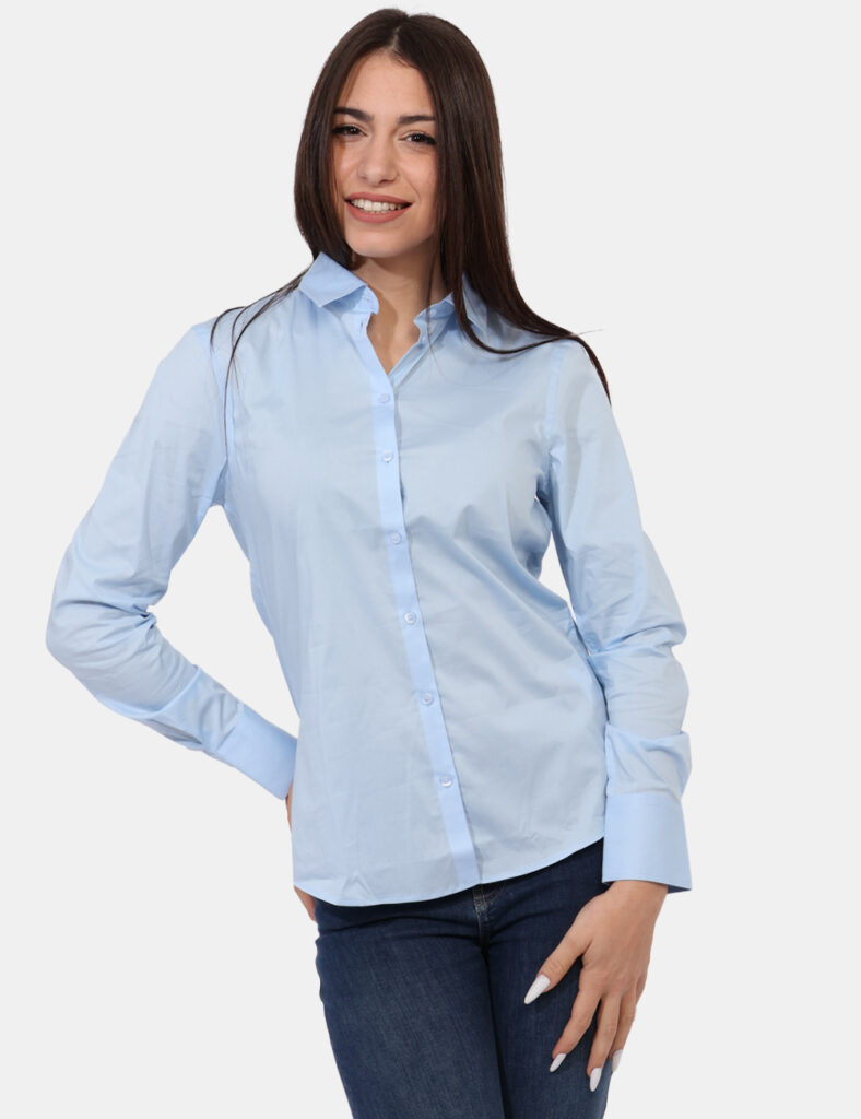 Camicia Rue De Clerie Azzurro - Camicia classica in total azzurro chiaro. La vestibilità è morbida e pratica grazie a botton