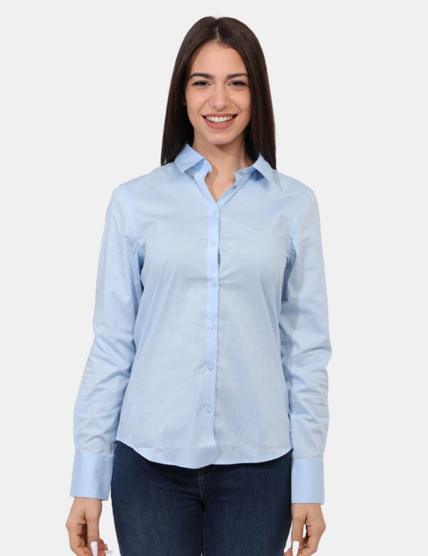 Camicia Rue De Clerie Azzurro - Camicia classica in total azzurro chiaro. La vestibilità è morbida e pratica grazie a botton