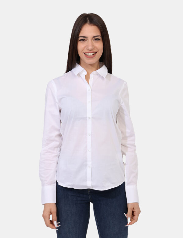 Camicia Rue De Clerie Bianco - Camicia classica in total bianco latte. La vestibilità è morbida e pratica grazie a bottoni a