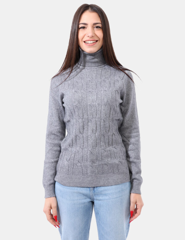 Maglione dolcevita Sandro Ferrone Grigio - Maglione a collo alto, su trama intrecciata ed in total grigio chiaro arricchito