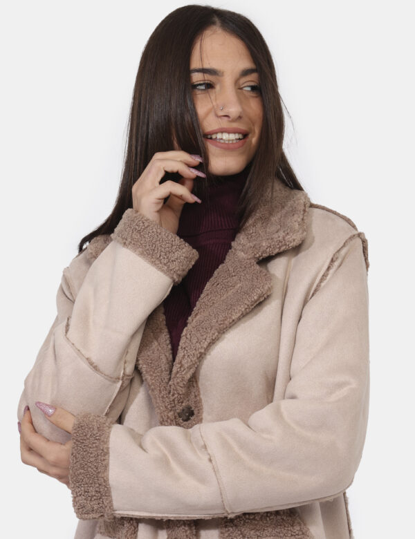 Cappotto Materica Marrone - Cappotto lungo modello double, con interno teddy ed in total marrone chiaro. Presenti tasche a t